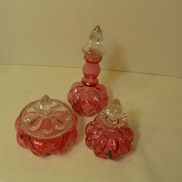 Fenton Made in USA Art Glass Melon Cranberry 3 Piece Dresser / Vanity Set - Picture 3 of 11